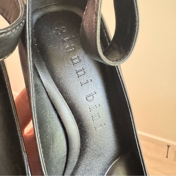 NWOT Gianni Bini Steffi Black Leather Ankle Buckle Pumps Size 7M - Picture 4 of 7